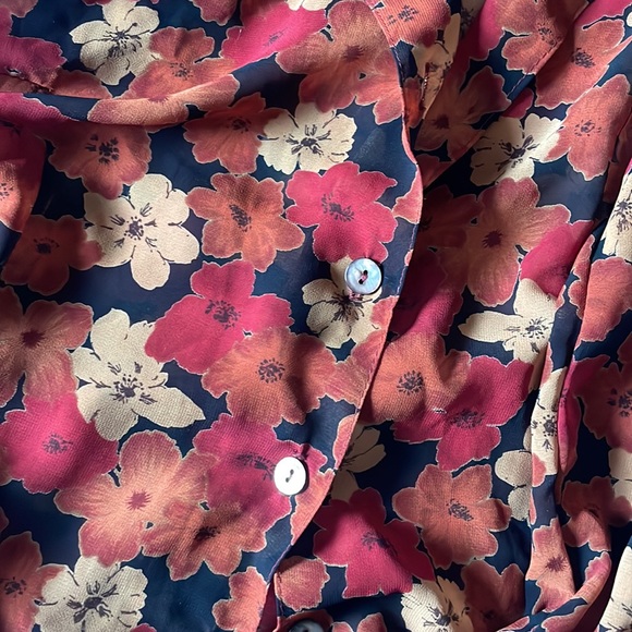 Sheer floral button down - Picture 4 of 4